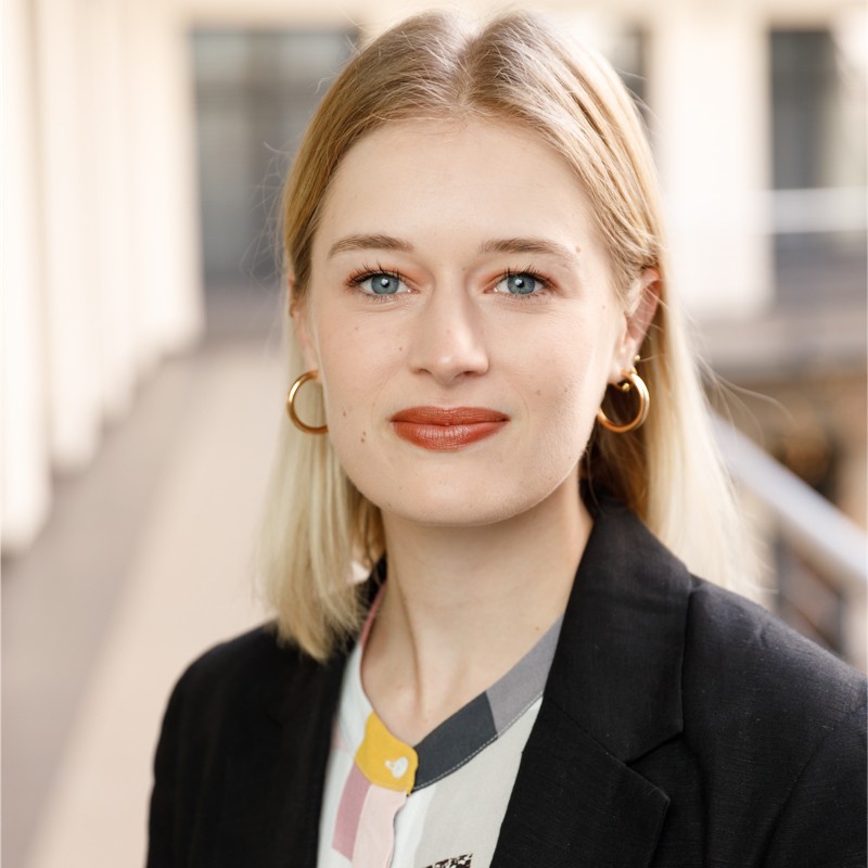 Professional headshot of forensic specialist Elani Vogel, highlighting expertise in forensic investigation, anti-fraud compliance and data-driven risk management.
