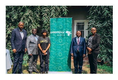 Representatives from Greenpeace Africa, the Democratic Republic of the Congo government and partner organisations gather during a policy consultation on plastic pollution in Kinshasa.