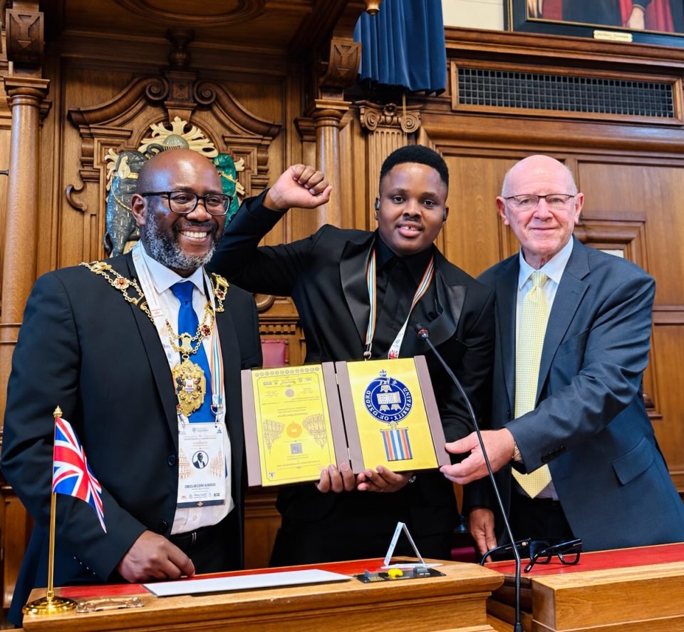 Khuzani Mpungose receives international recognition for his contribution to Maskandi music and South African cultural heritage at an awards ceremony in Oxford.