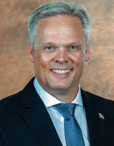 Official portrait of South Africa’s Minister of Agriculture, Willie Aucamp.
