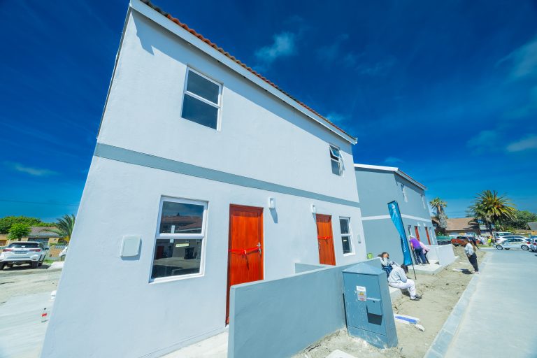 Elsies River Families Receive Homes
