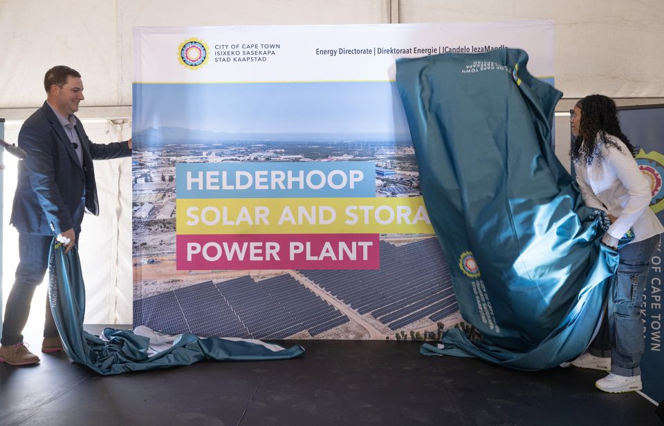 Cape Town Mayor Geordin Hill-Lewis and Vinolio Cloete unveil the Helderhoop Solar and Storage Power Plant in Atlantis.